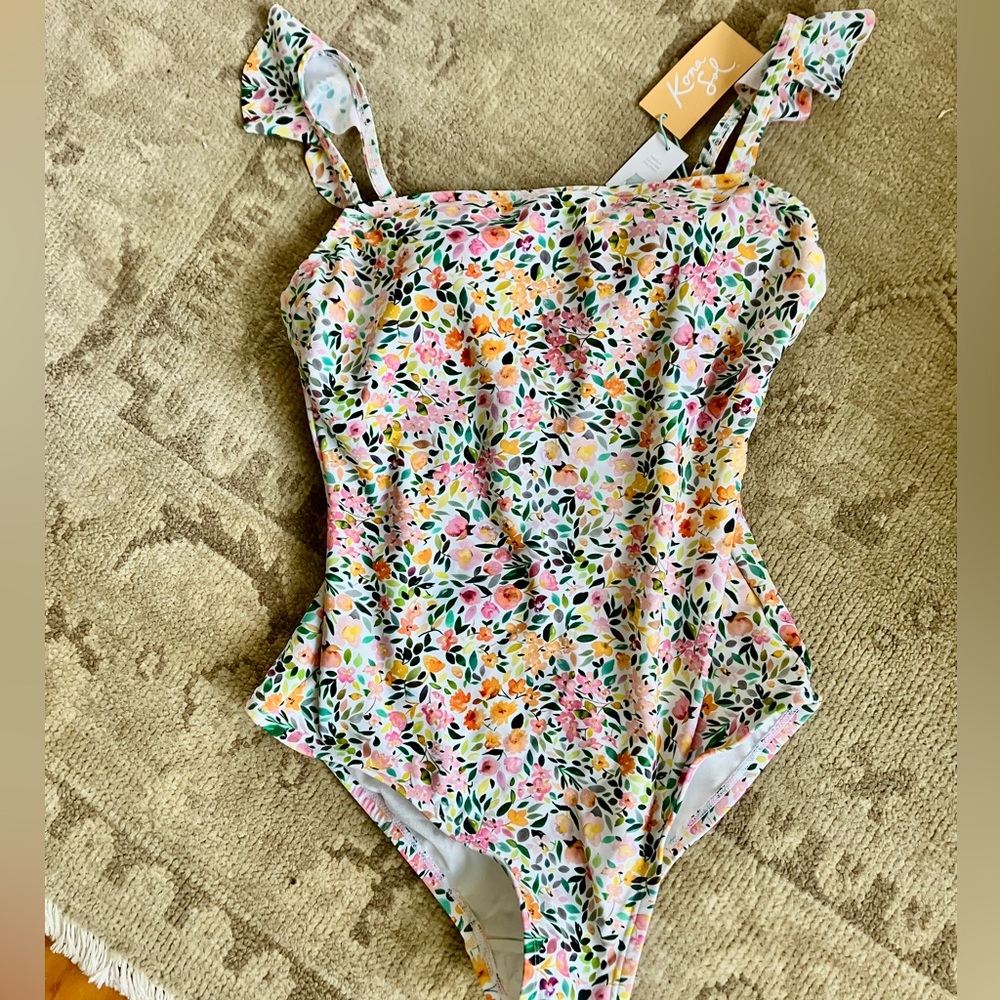 Target one piece bathing suit never worn! Size 8-10 but runs very small (4-6)